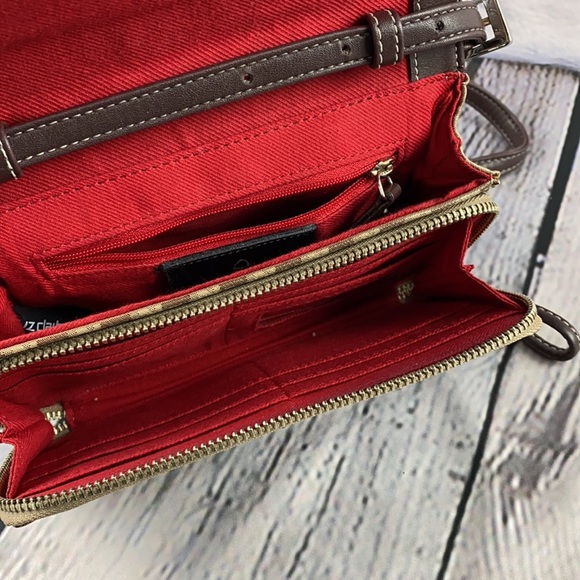 LIZ CLAIBORNE Brown/Tan Vinyl Crossbody/Clutch Bag - Picture 12 of 17